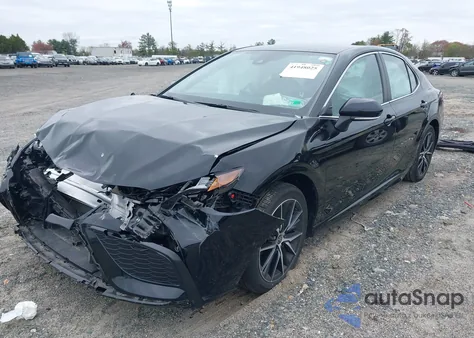 2022 Toyota Camry Se z USA, uszkodzony, nr VIN 4T1G11AK4NU036660